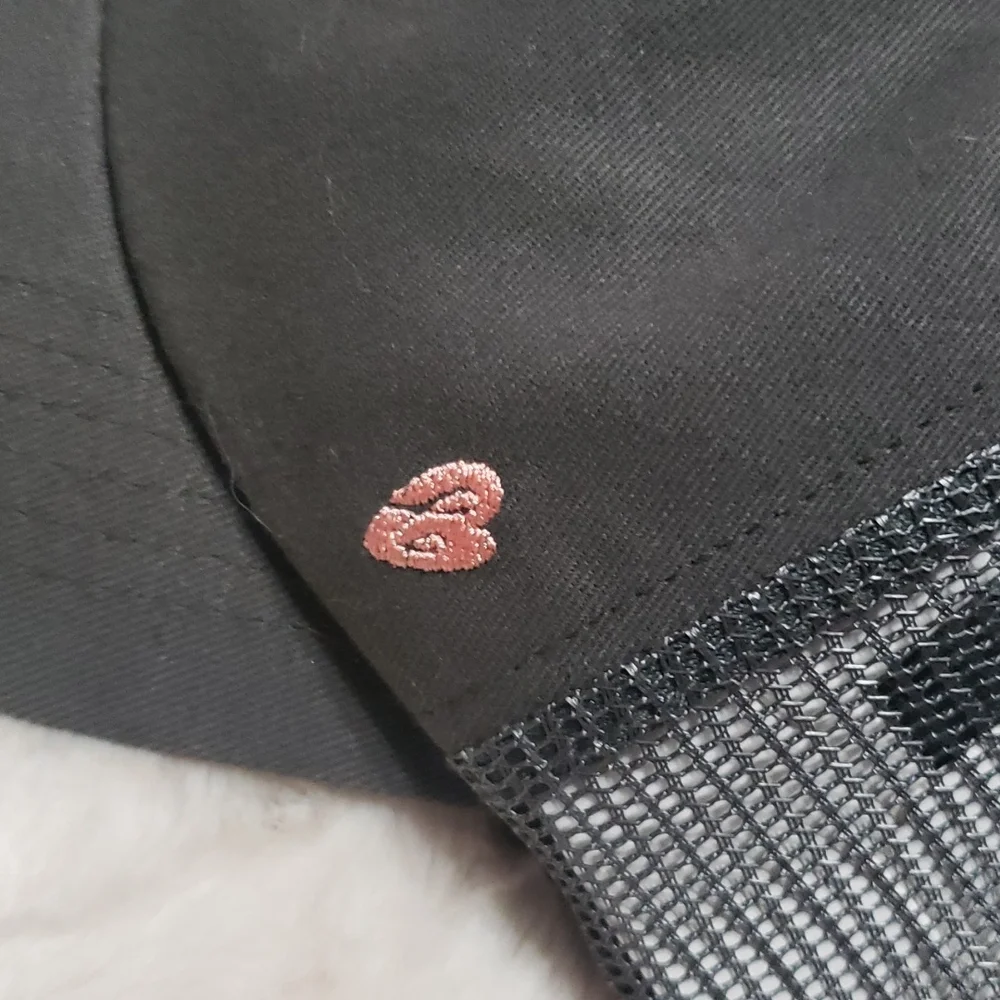 Ellie Grey hat‎